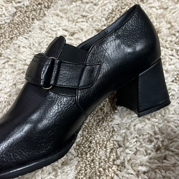 Brand new leather covered heels - Picture 3 of 6